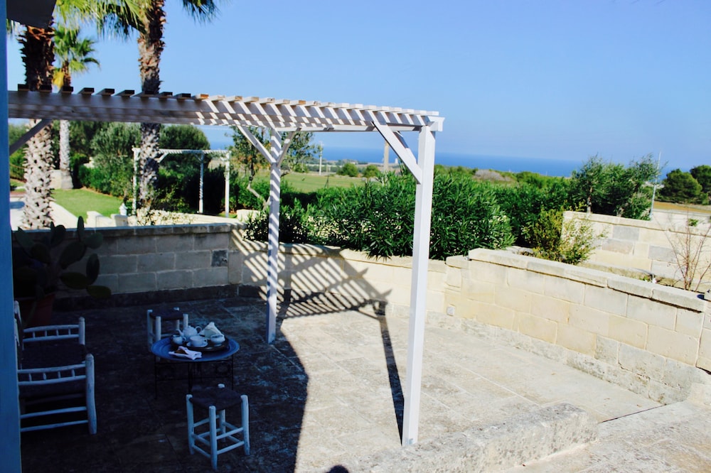 Superior Deluxe Double-Bed Room with Sea View photo 2