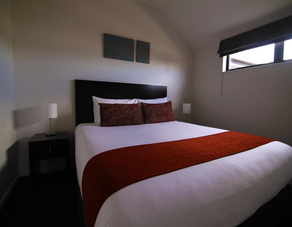 Economy Suite, 2 Bedrooms - Photo 2