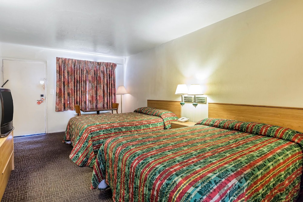 Room, 2 Double Beds, Non Smoking, Poolside (Upgrade) photo 1
