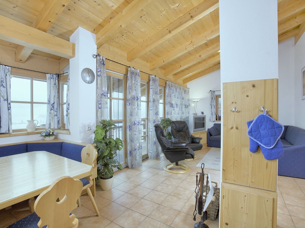 Deluxe Chalet, 4 Bedrooms photo 3