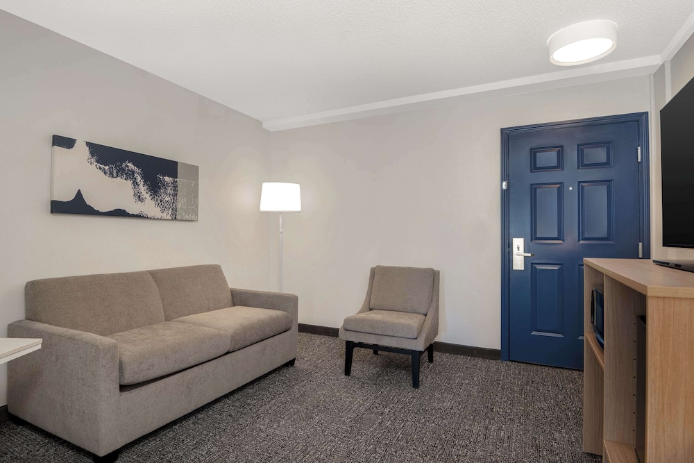 Suite, 2 Queen Beds - Photo 4