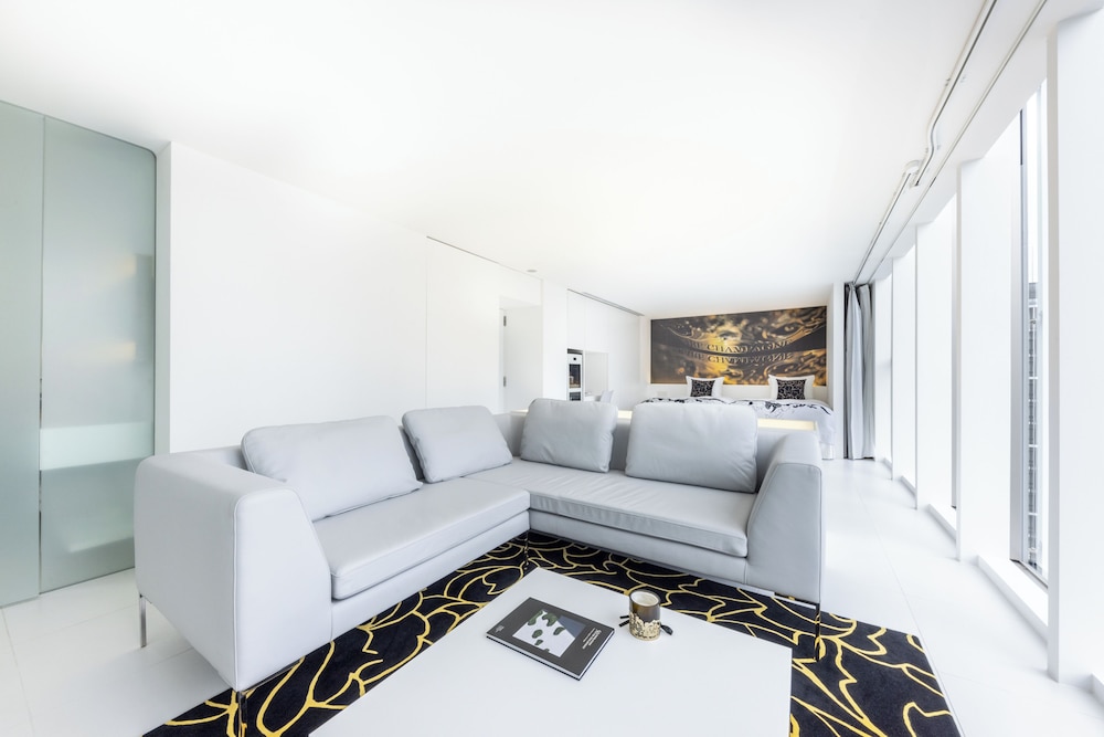 Upper Floor Deluxe Twin Room, Non Smoking (11F-13F)