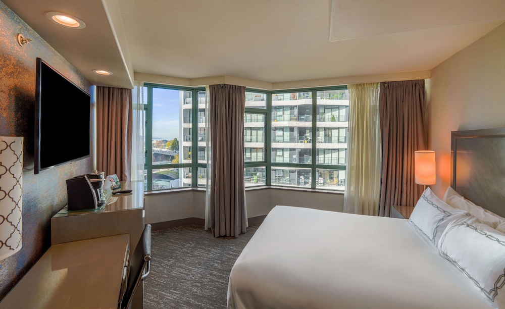 Deluxe Room, 1 Queen Bed - Photo 1