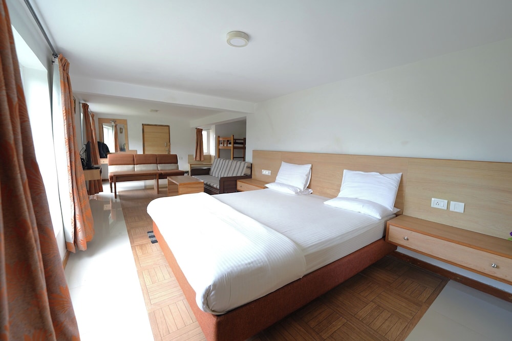 Family Room, Multiple Beds