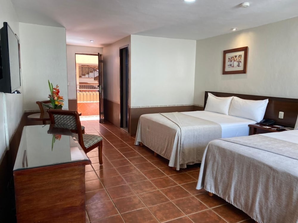Executive Room, 2 Queen Beds - Photo 5