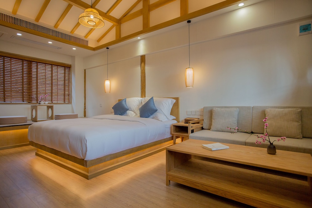 Deluxe King Room photo 3
