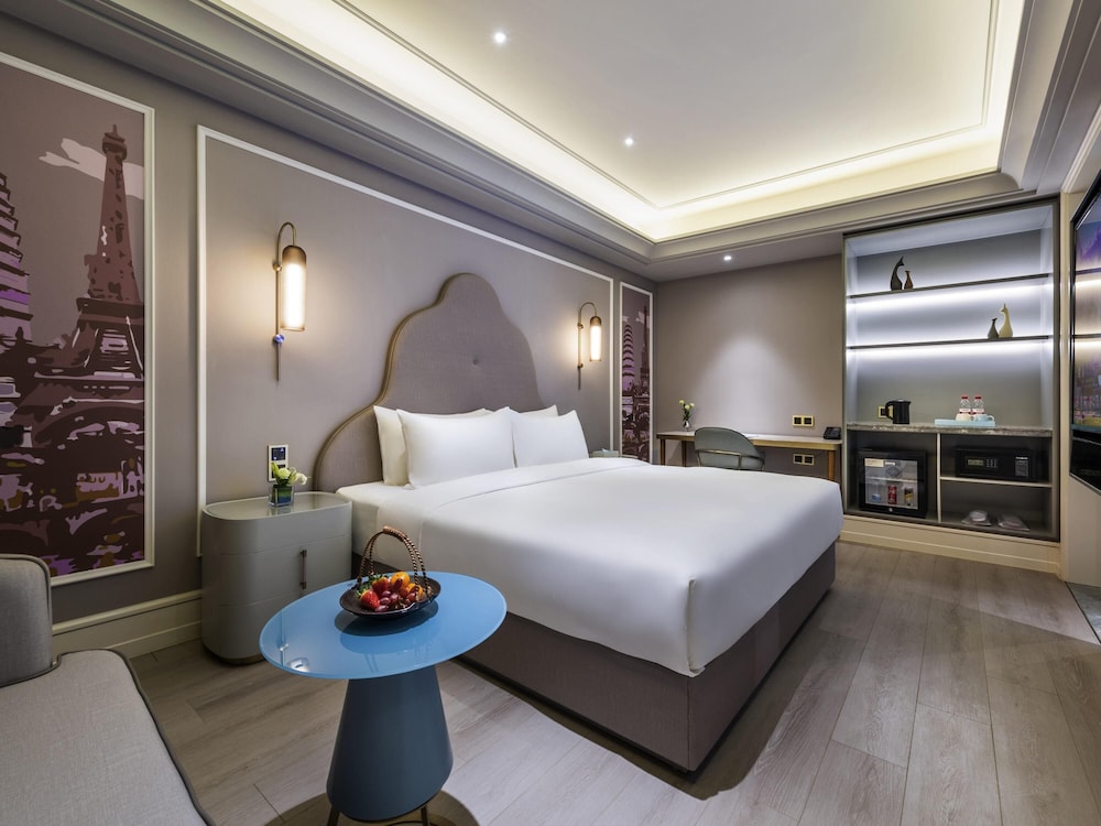 Standard Room, 1 King Bed