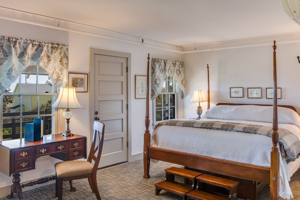 Deluxe Room, 1 King Bed photo 1
