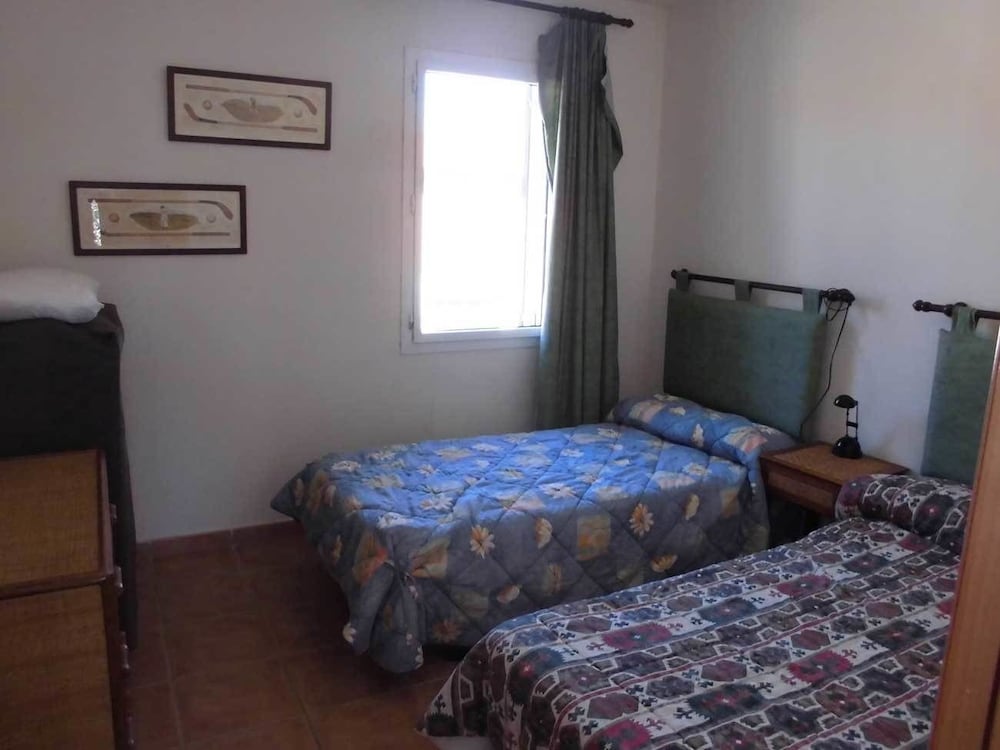 House, 3 Bedrooms photo 2