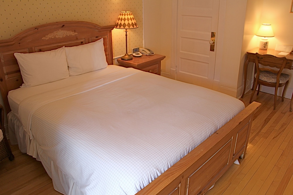 Classic Room thumbnail 5