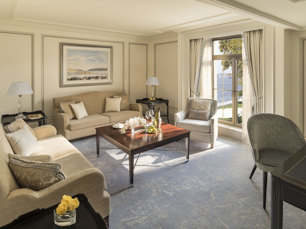 Executive Suite - Photo 9