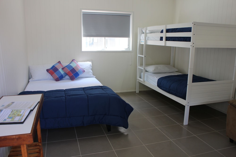 Beach Shack (Shared Bathroom & Kitchen) photo 1