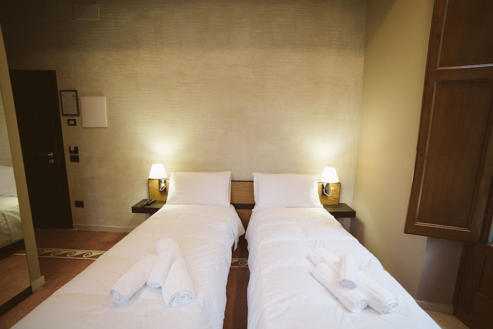 Classic Double or Twin Room - Photo 1