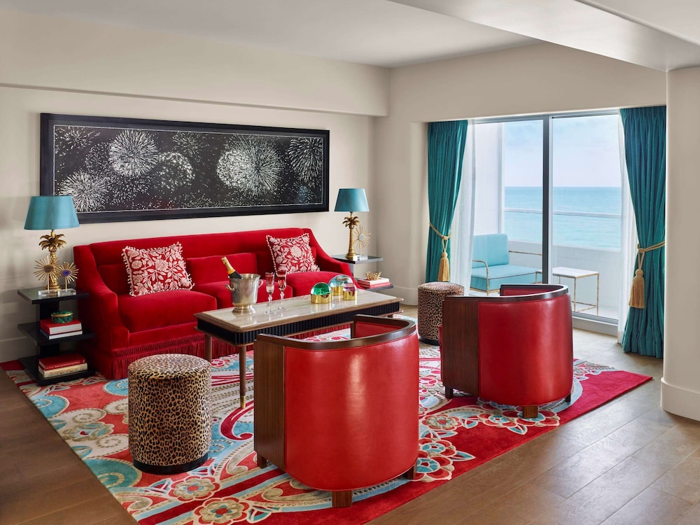 Premier Oceanfront View Corner Junior Suite (Accessible)