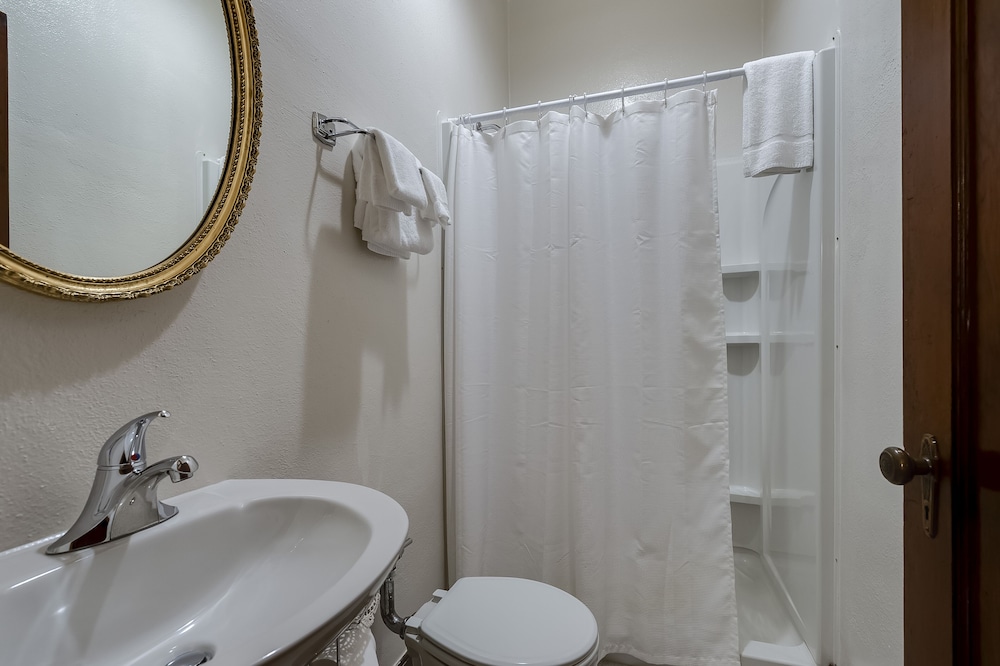 Standard Double Room, Private Bathroom photo 2