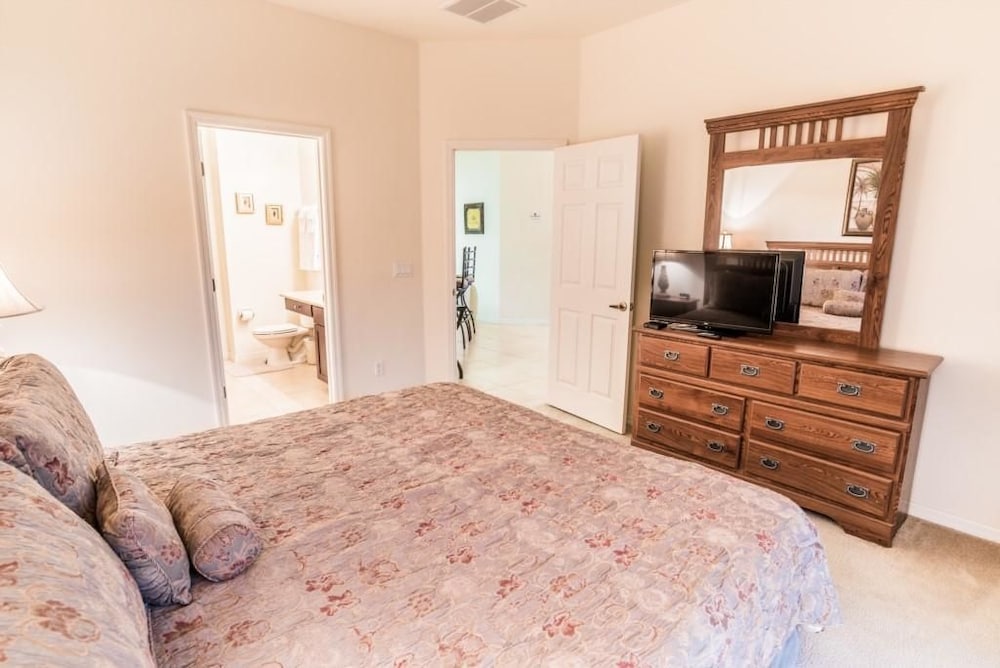 Apartment, Multiple Beds (3 bedroom OAKWATER Resort nearest DIS)