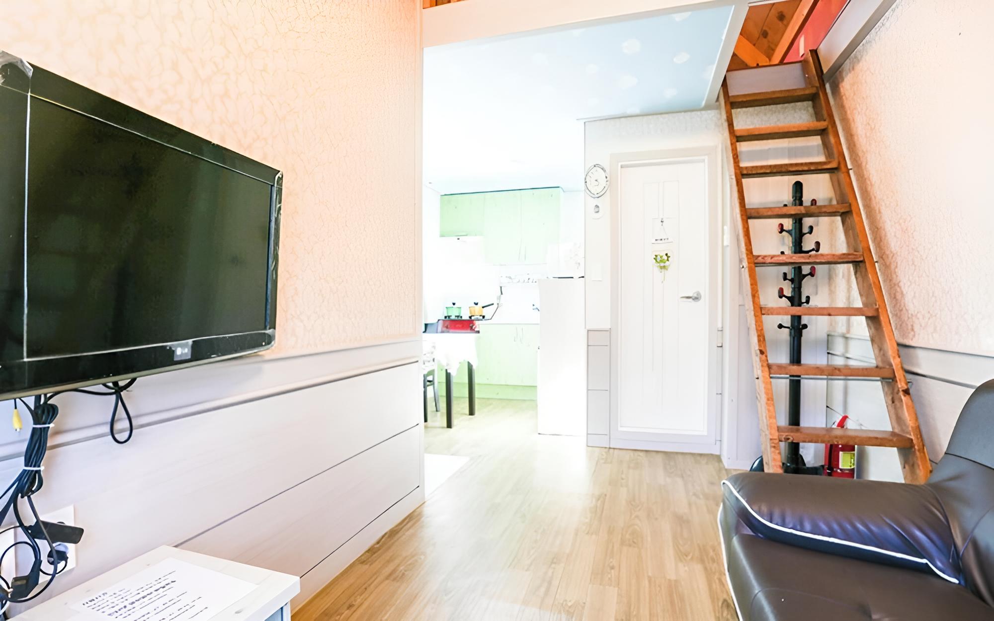 Room (Orange (Unshared House Duplex)) photo 1