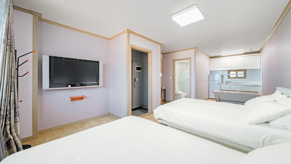 Basic Room, 2 Bedrooms (Iris) photo 3
