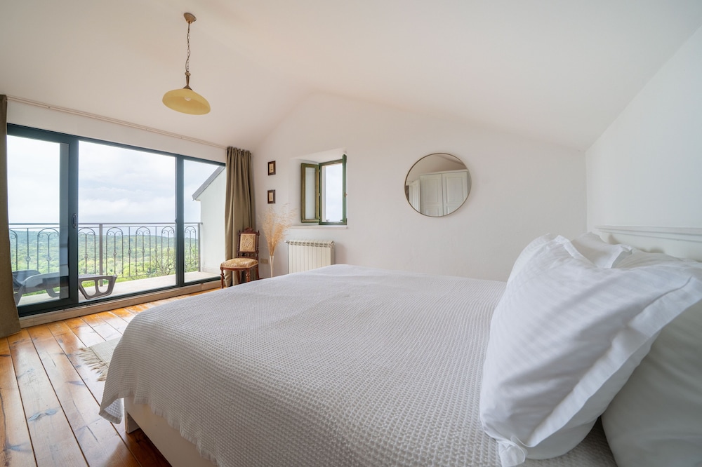 Honeymoon Suite, Balcony, Bay View photo 2