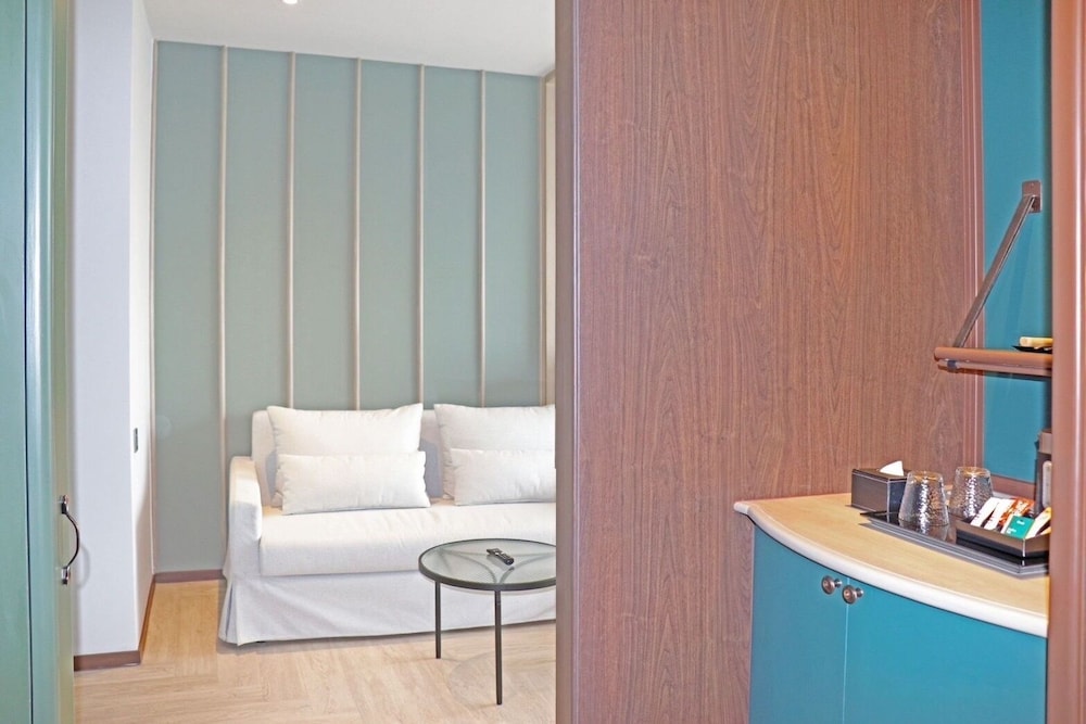 Deluxe King Room photo 3