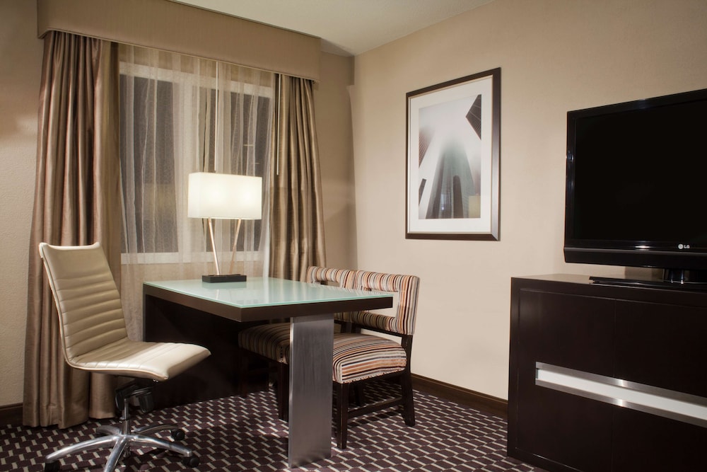 Suite, 1 Bedroom, Accessible, Bathtub (Mobility) - Photo 3