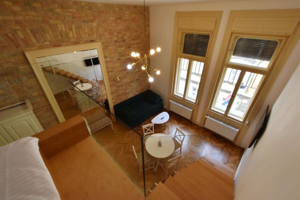 Deluxe Suite, 1 Queen Bed with Sofa bed, City View