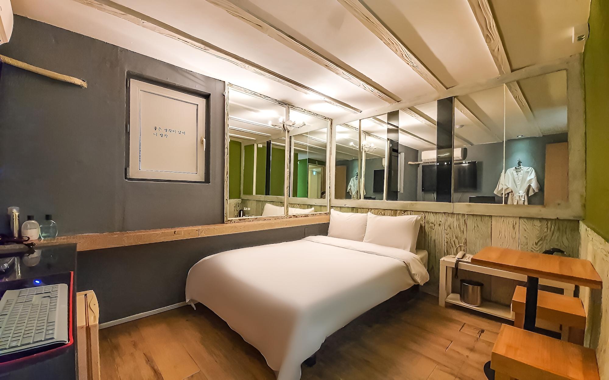 Room (Standard room - no consecutive nights) - Photo 11
