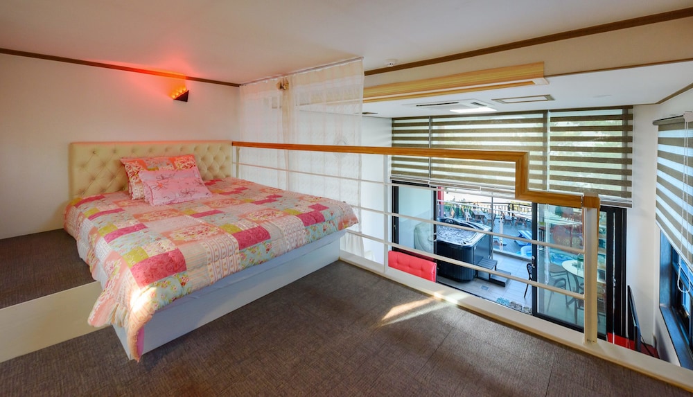 Room (Bolinas) photo 2