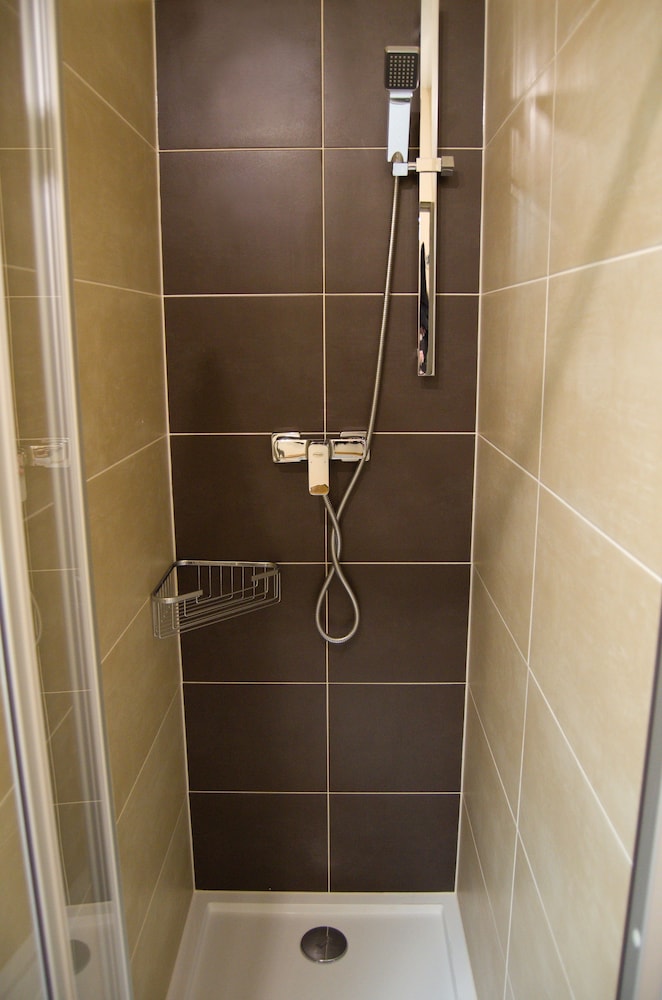 Standard Double or Twin Room - Photo 5
