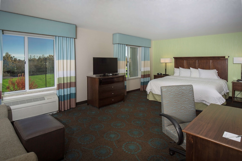 Suite, 1 King Bed, Accessible, Non Smoking - Photo 3