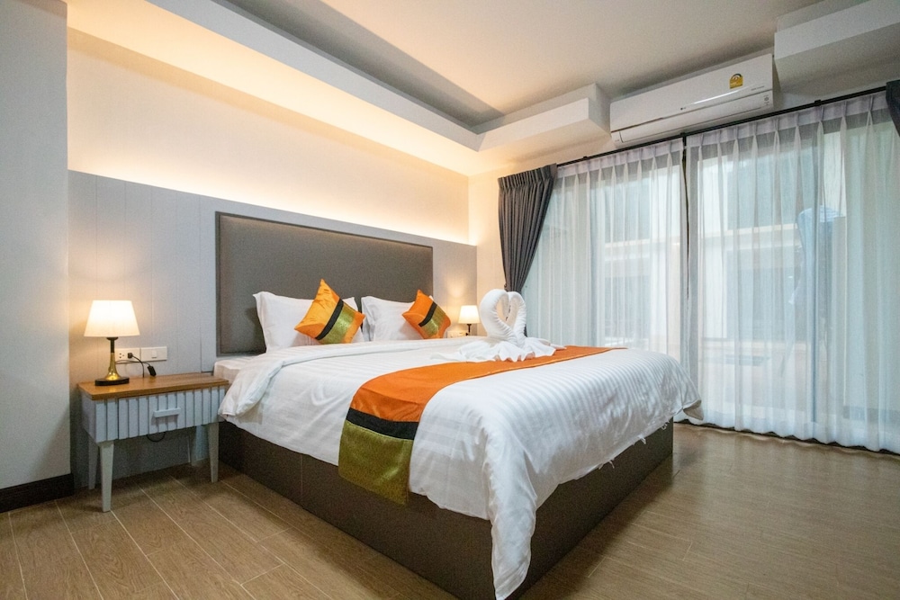 Grand Studio Suite, 1 King Bed photo 3
