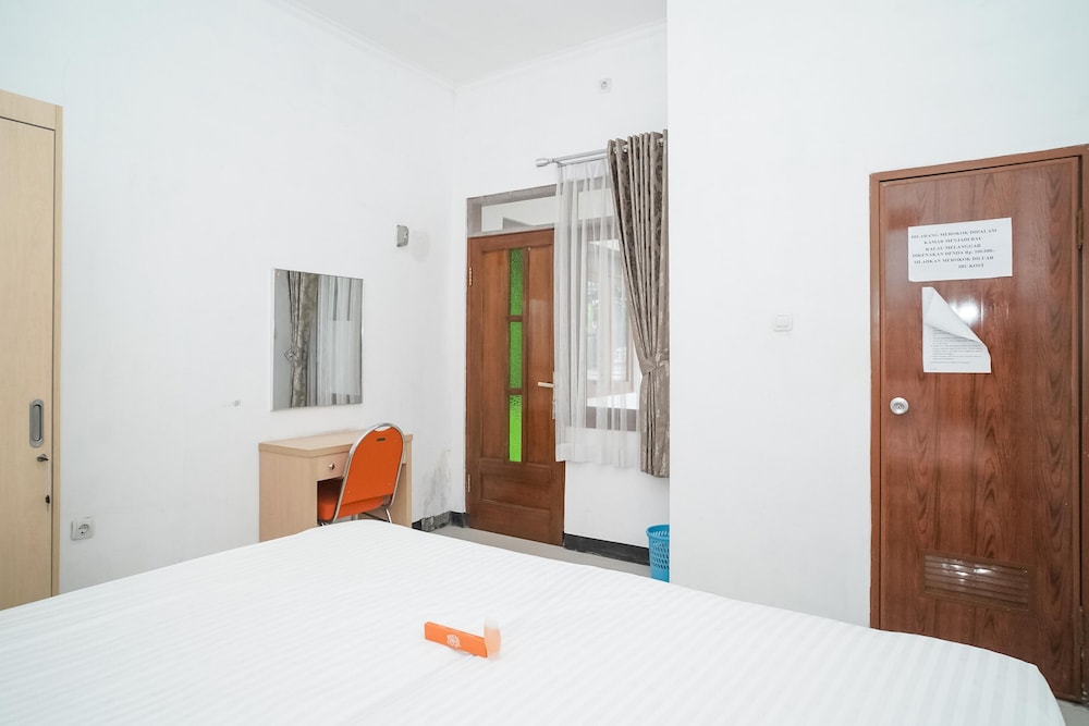 Standard Double Room (without A/C) photo 3