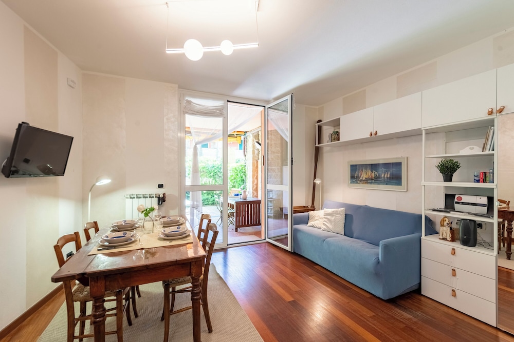 Family Apartment, Multiple Bedrooms (Sea And Garden)