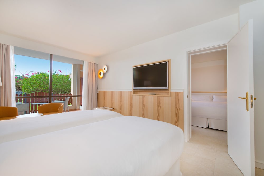 Double Room, Connecting Rooms, Garden View (2 Adults & 2 Children)