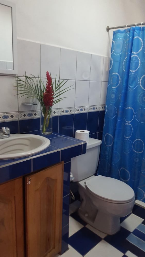 Classic Double Room, 1 Queen Bed, Non Smoking, Shared Bathroom photo 3