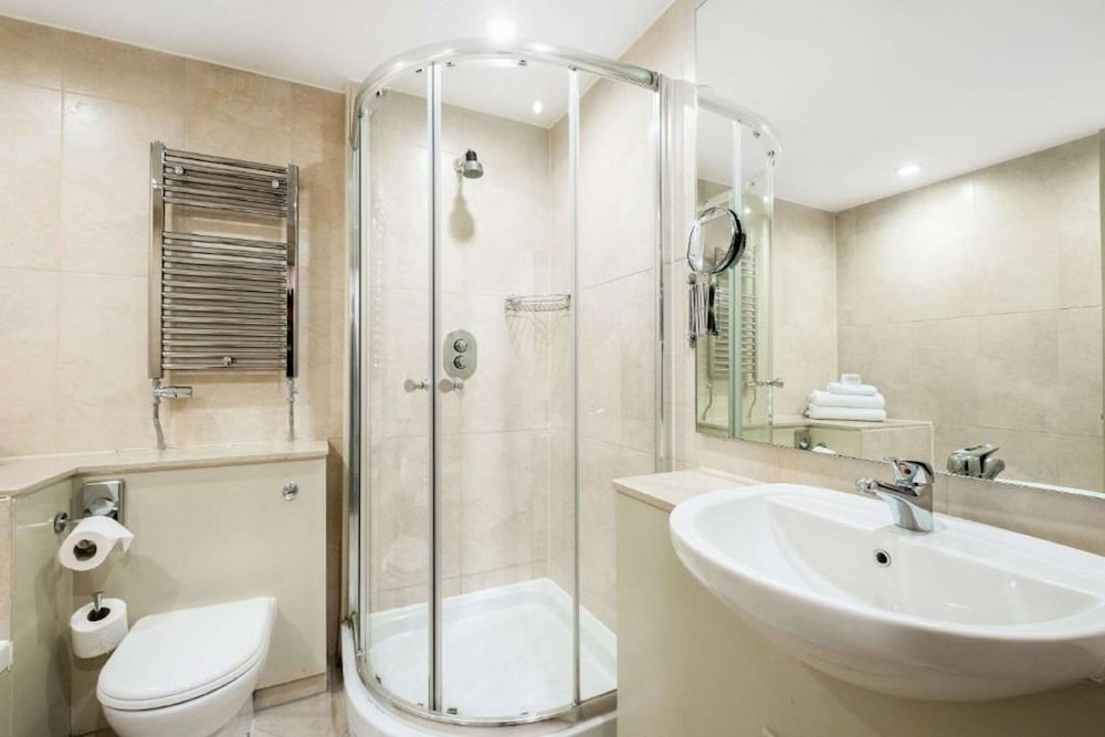 Room, 1 King Bed, Accessible, Non Smoking (Mob,Tub w/Grab Bars) - Photo 5