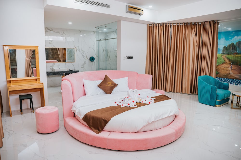 Family Suite - Pool View - Photo 3