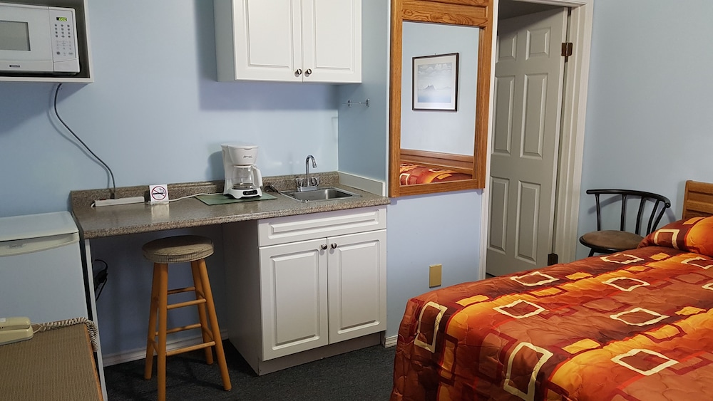 Basic Room, 1 Queen Bed, Accessible, Hill View photo 1