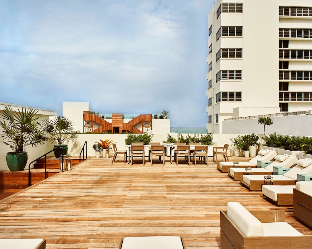 Penthouse, 1 King Bed with Sofa bed thumbnail 6