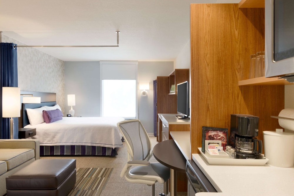 Suite, Non Smoking (Roll-in Shower)