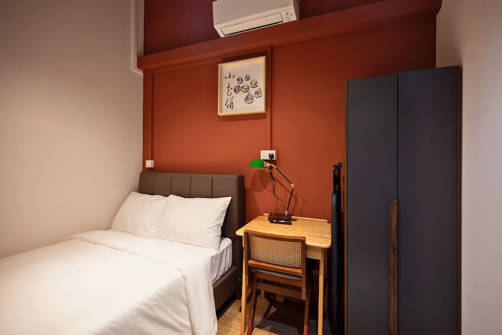 Deluxe Room, 1 Queen Bed photo 3