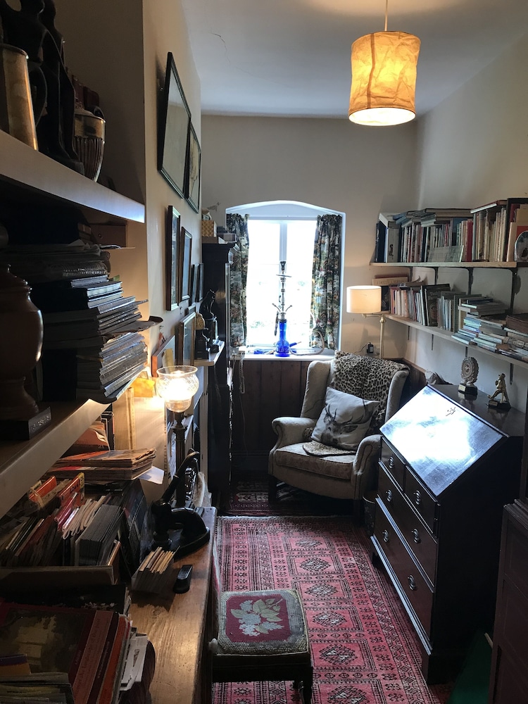 Comfort House, 6 Bedrooms, Garden View photo 1