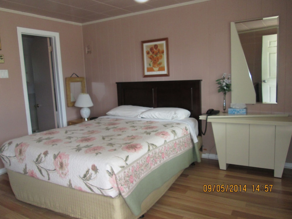 Comfort Room, 1 Queen Bed