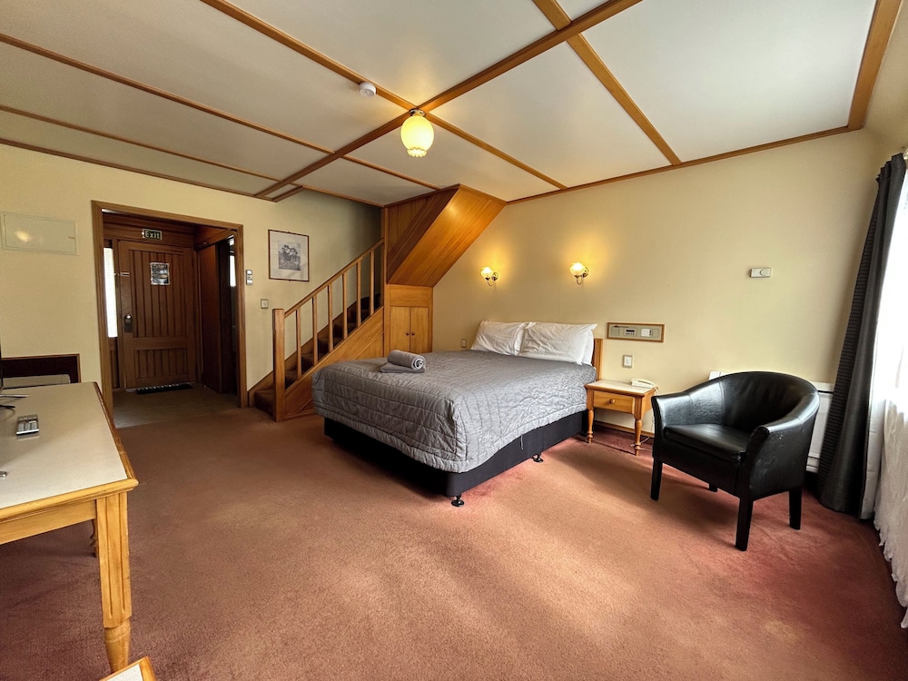 Suite (Attic) photo 1