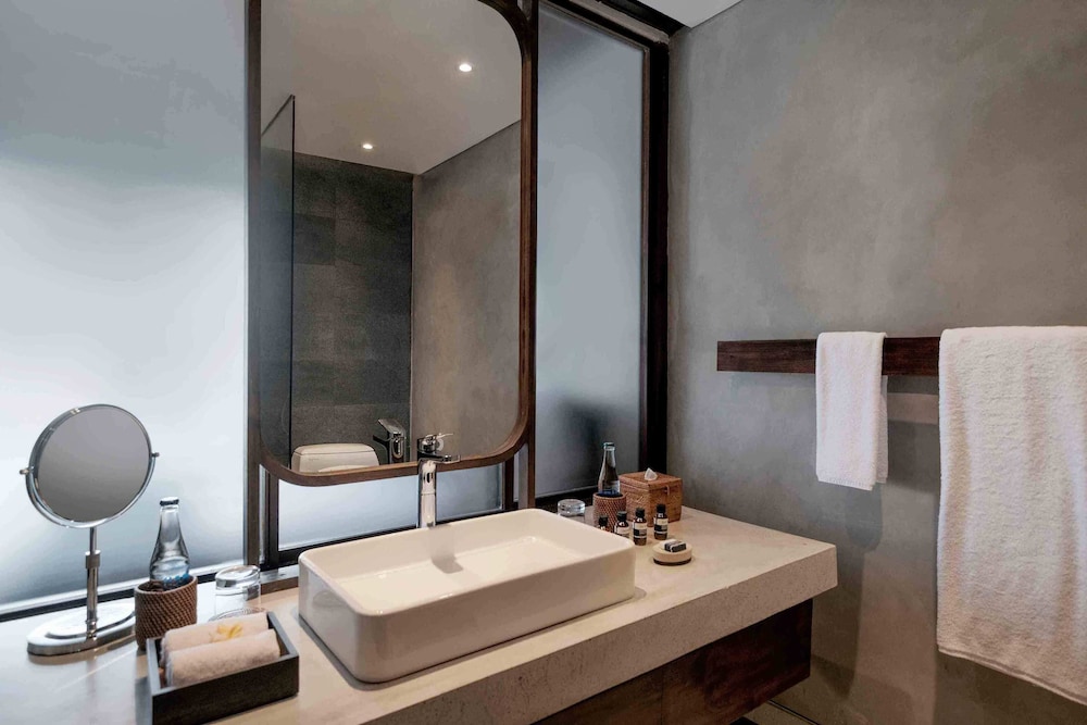 Garcia Suite Pool Access - Photo 6