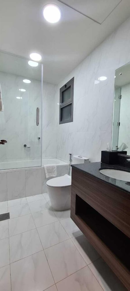 Executive Suite - Photo 10