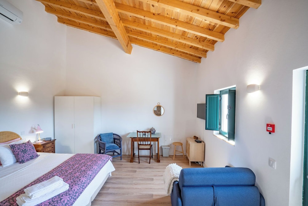 Deluxe Triple Room photo 2