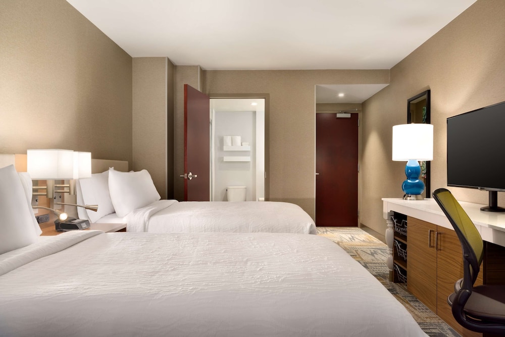 Room, 2 Double Beds, City View