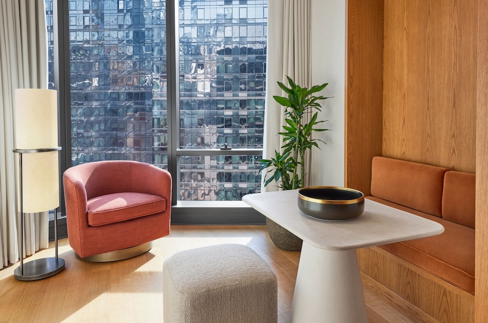 Studio (Skyline Alcove)