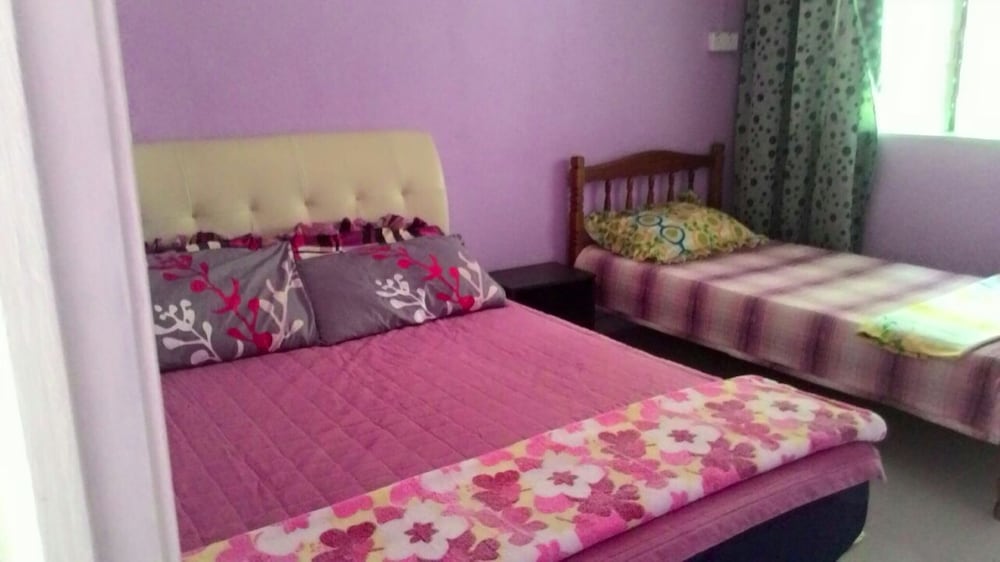 Room, 4 Bedrooms photo 3